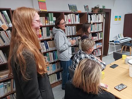 Vernisáž výstavy akrylů Francescy Svátek, zdroj: Městská knihovna v Českém Krumlově, foto: Městská knihovna v Českém Krumlově (1/14)