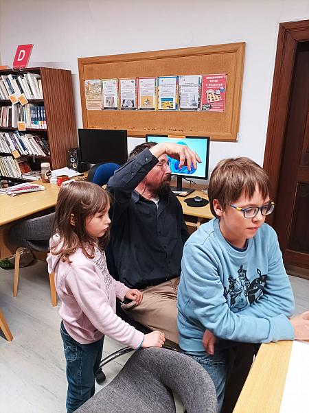 Vernisáž výstavy akrylů Francescy Svátek, zdroj: Městská knihovna v Českém Krumlově, foto: Městská knihovna v Českém Krumlově (4/14)