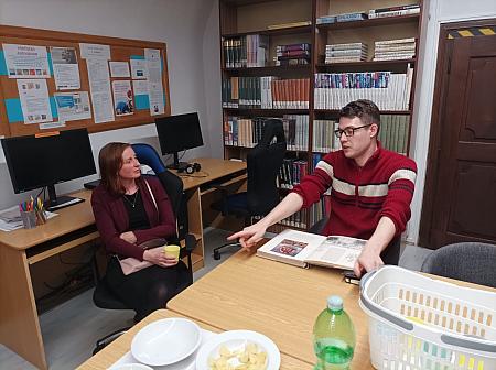 Vernisáž výstavy akrylů Francescy Svátek, zdroj: Městská knihovna v Českém Krumlově, foto: Městská knihovna v Českém Krumlově (6/14)