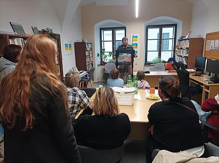 Vernisáž výstavy akrylů Francescy Svátek, zdroj: Městská knihovna v Českém Krumlově, foto: Městská knihovna v Českém Krumlově (8/14)