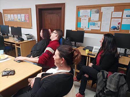 Vernisáž výstavy akrylů Francescy Svátek, zdroj: Městská knihovna v Českém Krumlově, foto: Městská knihovna v Českém Krumlově (11/14)