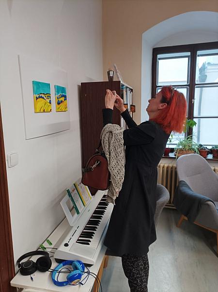Vernisáž výstavy akrylů Francescy Svátek, zdroj: Městská knihovna v Českém Krumlově, foto: Městská knihovna v Českém Krumlově (13/14)