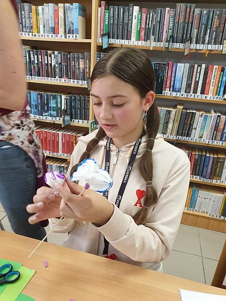 Tvoření ke dni maminek 7. 5. 2026, zdroj: Městská knihovna v Českém Krumlově, foto: Městská knihovna v Českém Krumlově (4/11)