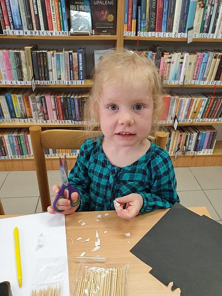 Tvoření ke dni maminek 7. 5. 2026, zdroj: Městská knihovna v Českém Krumlově, foto: Městská knihovna v Českém Krumlově (7/11)