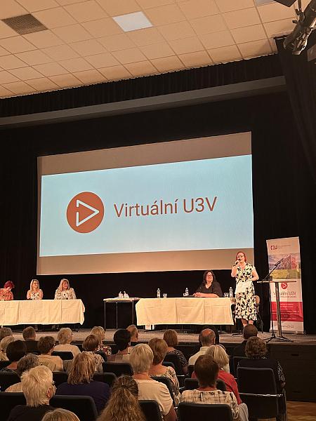 Studentky Virtuální univerzity třetího věku zakončily semestr ve Vimperku, zdroj: Městská knihovna v Českém Krumlově, foto: Městská knihovna v Českém Krumlově (3/16)