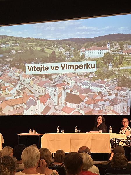 Studentky Virtuální univerzity třetího věku zakončily semestr ve Vimperku, zdroj: Městská knihovna v Českém Krumlově, foto: Městská knihovna v Českém Krumlově (7/16)