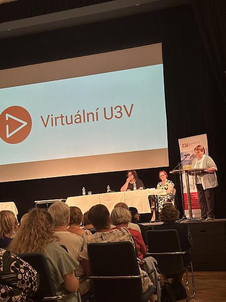 Studentky Virtuální univerzity třetího věku zakončily semestr ve Vimperku, zdroj: Městská knihovna v Českém Krumlově, foto: Městská knihovna v Českém Krumlově (13/16)
