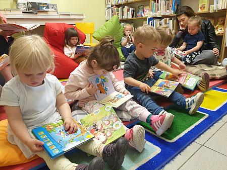 Květnová návštěva Krumlíků na Míru, zdroj: Městská knihovna v Českém Krumlově, foto: Městská knihovna v Českém Krumlově (13/18)