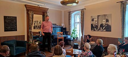 Čteme hezky česky - Petr Eismann, zdroj: Městská knihovna v Českém Krumlově, foto: Městská knihovna v Českém Krumlově (7/10)
