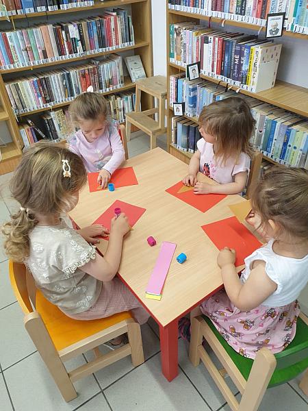 Střapatá smečka červen, zdroj: Městská knihovna v Českém Krumlově, foto: Městská knihovna v Českém Krumlově (9/13)