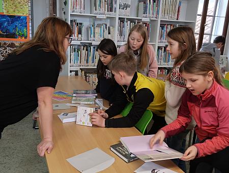 Knihovna plná informací - ZŠ Holubov a ZŠ Chvalšiny 16. 3. 2026, zdroj: Městská knihovna v Českém Krumlově, foto: Městská knihovna v Českém Krumlově (7/39)