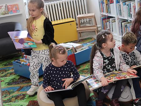 Návštěva dětí z MŠ Plešivec horní - duben 2026, zdroj: Městská knihovna v Českém Krumlově, foto: Městská knihovna v Českém Krumlově (47/76)