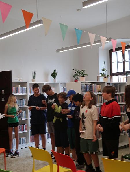 Kytice - ZŠ Linecká, 7.B 25.5.2026, zdroj: Městská knihovna v Českém Krumlově, foto: Městská knihovna v Českém Krumlově (18/21)