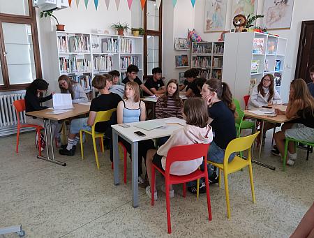 Helga jede vlakem - ZŠ Křemže, 9.A + 9.B 2026, zdroj: Městská knihovna v Českém Krumlově, foto: Městská knihovna v Českém Krumlově (1/28)