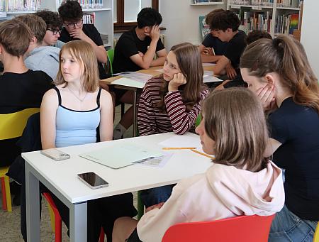 Helga jede vlakem - ZŠ Křemže, 9.A + 9.B 2026, zdroj: Městská knihovna v Českém Krumlově, foto: Městská knihovna v Českém Krumlově (5/28)