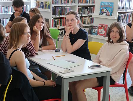 Helga jede vlakem - ZŠ Křemže, 9.A + 9.B 2026, zdroj: Městská knihovna v Českém Krumlově, foto: Městská knihovna v Českém Krumlově (7/28)