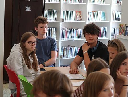 Helga jede vlakem - ZŠ Křemže, 9.A + 9.B 2026, zdroj: Městská knihovna v Českém Krumlově, foto: Městská knihovna v Českém Krumlově (9/28)