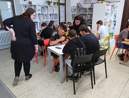 Helga jede vlakem - ZŠ Křemže, 9.A + 9.B 2026, zdroj: Městská knihovna v Českém Krumlově, foto: Městská knihovna v Českém Krumlově (21/28)