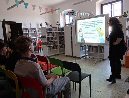 Literatura vs film - Gymnázium Český Krumlov, 4. 6. 206, zdroj: Městská knihovna v Českém Krumlově, foto: Městská knihovna v Českém Krumlově (5/14)