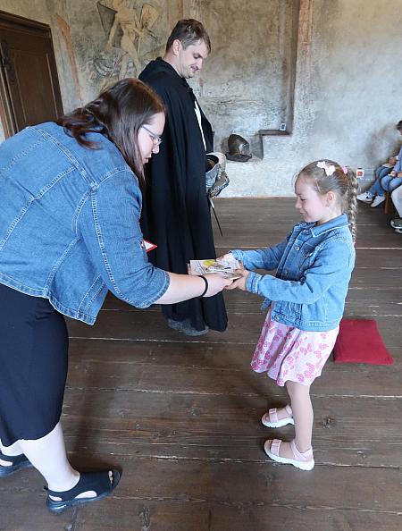 Pasování na čtenáře -  ZŠ Plešivec 1.A, 16.6.2026, zdroj: Městská knihovna v Českém Krumlově, foto: Městská knihovna v Českém Krumlově (7/13)