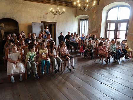 Pasování na čtenáře -  ZŠ TGM 1.A, 15.6.2026, zdroj: Městská knihovna v Českém Krumlově, foto: Městská knihovna v Českém Krumlově (3/14)