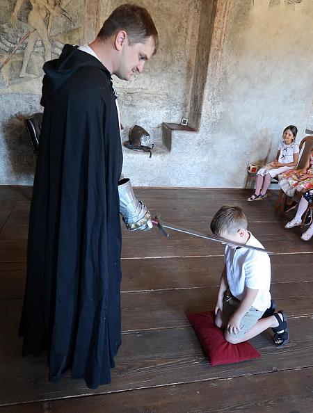 Pasování na čtenáře -  ZŠ Za Nádražím 1.B, 15.6.2026, zdroj: Městská knihovna v Českém Krumlově, foto: Městská knihovna v Českém Krumlově (9/13)