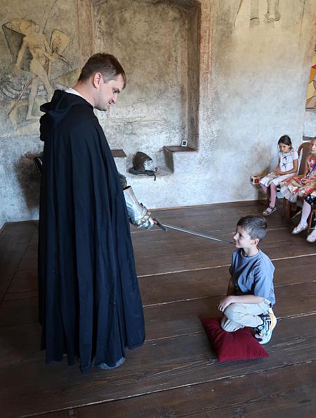 Pasování na čtenáře -  ZŠ Za Nádražím 1.B, 15.6.2026, zdroj: Městská knihovna v Českém Krumlově, foto: Městská knihovna v Českém Krumlově (11/13)
