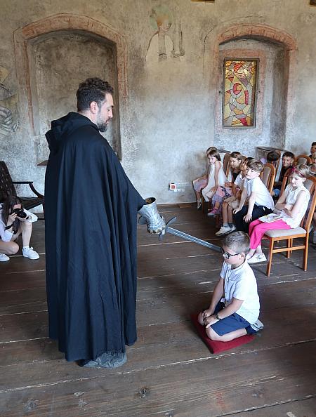 Pasování na čtenáře -  ZŠ Za Nádražím 1.C, 15.6.2026, zdroj: Městská knihovna v Českém Krumlově, foto: Městská knihovna v Českém Krumlově (10/14)