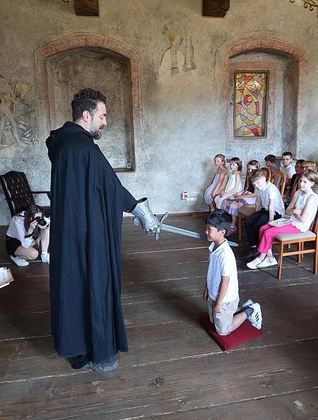 Pasování na čtenáře -  ZŠ Za Nádražím 1.C, 15.6.2026, zdroj: Městská knihovna v Českém Krumlově, foto: Městská knihovna v Českém Krumlově (11/14)