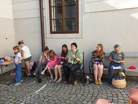 Pletky na nádvoří 13. 6. 2026, zdroj: Městská knihovna v Českém Krumlově, foto: Městská knihovna v Českém Krumlově (16/41)