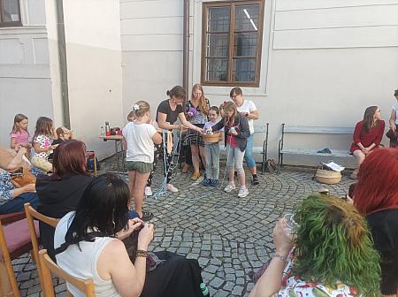 Pletky na nádvoří 13. 6. 2026, zdroj: Městská knihovna v Českém Krumlově, foto: Městská knihovna v Českém Krumlově (29/41)