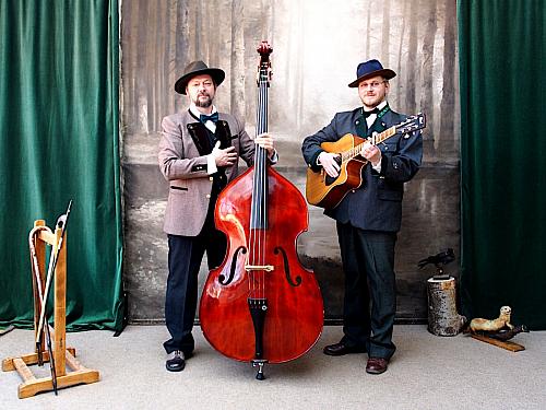 Duo Zajisté, Daniel Razím & Ivan Studený | koncert, Přijďte si poslechnout autorské, severské a bretaňské písně s doprovodem kytary a kontrabasu. 2